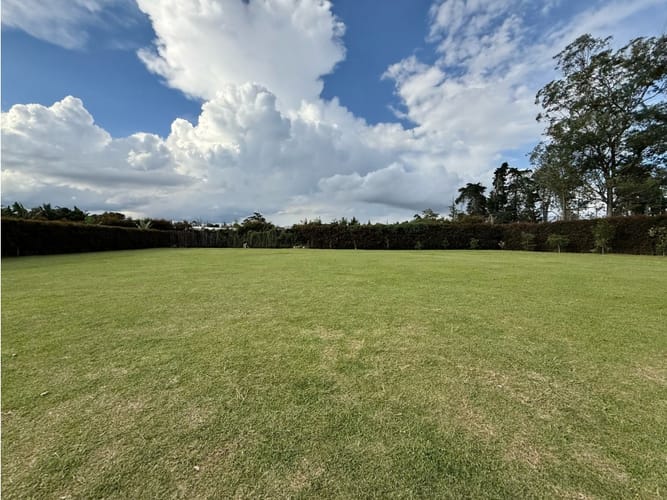 Lote en venta en Vilachuaga, Rionegro, 2430 m² · foto 3 de 13