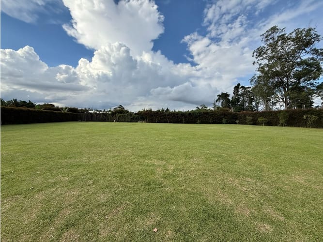 Lote en venta en Vilachuaga, Rionegro, 2430 m² · foto 4 de 13