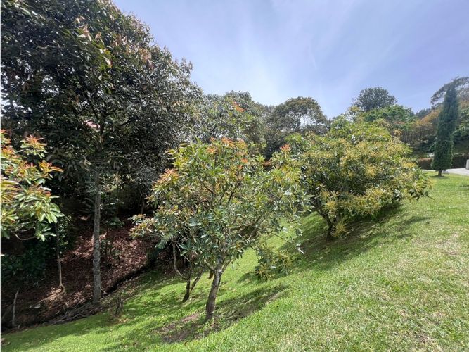 Casa de 4 alcobas en venta en Guamito, La Ceja, 380 m² · foto 2 de 24