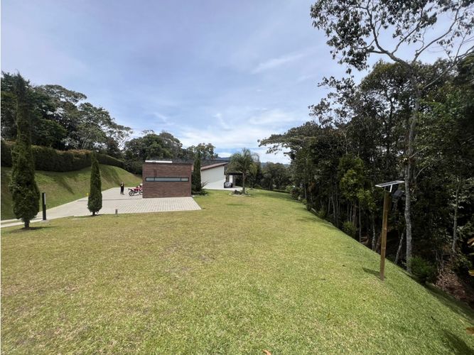 Casa de 4 alcobas en venta en Guamito, La Ceja, 380 m² · foto 3 de 24