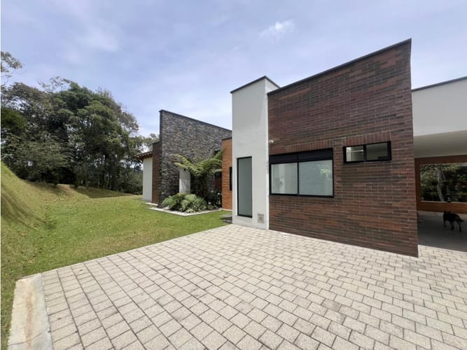 Casa de 4 alcobas en venta en Guamito, La Ceja, 380 m² · foto 5 de 24