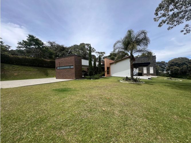 Casa de 4 alcobas en venta en Guamito, La Ceja, 380 m² · foto 9 de 24