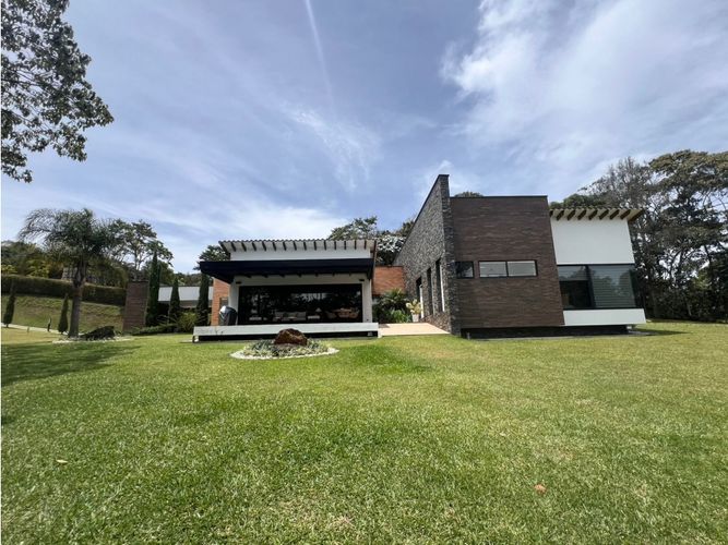 Casa de 4 alcobas en venta en Guamito, La Ceja, 380 m² · foto 10 de 24