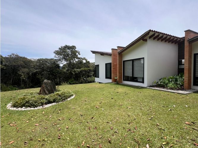 Casa de 4 alcobas en venta en Guamito, La Ceja, 380 m² · foto 11 de 24