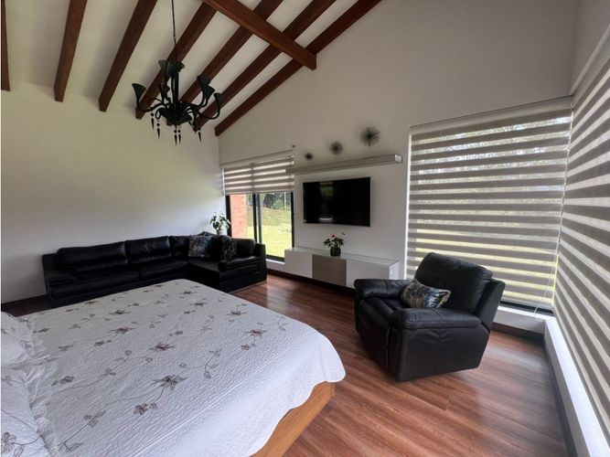 Casa de 4 alcobas en venta en Guamito, La Ceja, 380 m² · foto 23 de 24