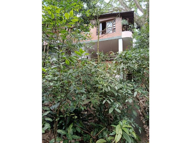 Casa de 6 alcobas en venta en Urbanizacion Gualcala, Medellín, 400 m² · foto 2 de 9