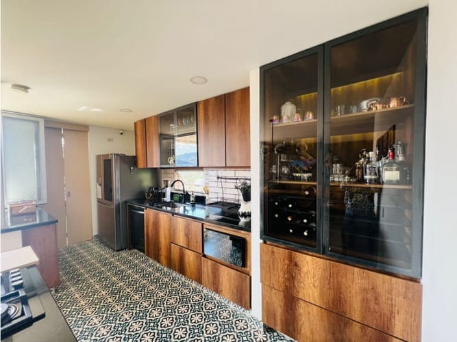 Apartamento de 3 alcobas en venta en Loma Del Esmeraldal, Medellín, 110 m² · foto 2 de 24