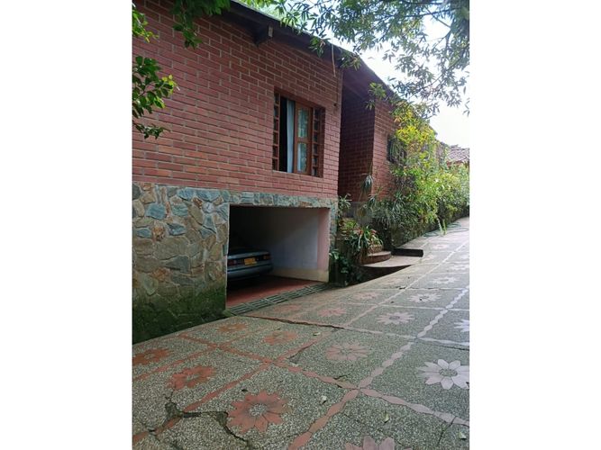 Casa de 6 alcobas en venta en Urbanizacion Gualcala, Medellín, 400 m² · foto 4 de 9