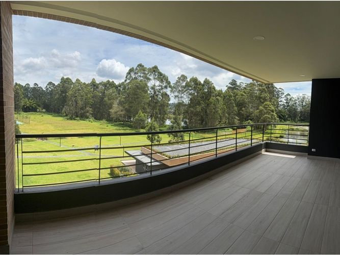 Apartamento de 3 alcobas en venta en Santa Lucia, Medellín, 166 m² · foto 2 de 20