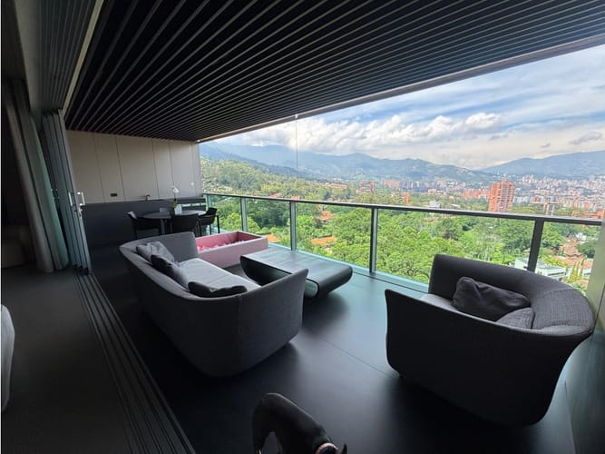 Apartamento de 3 alcobas en venta en Medellín, 283 m² · foto 2 de 22