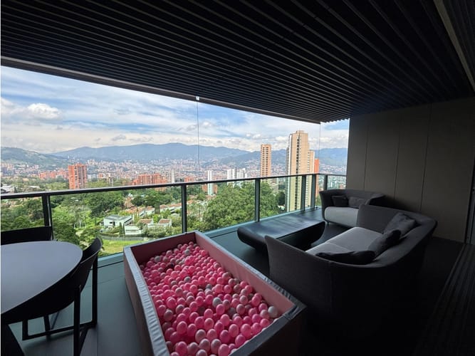 Apartamento de 3 alcobas en venta en Medellín, 283 m² · foto 3 de 22