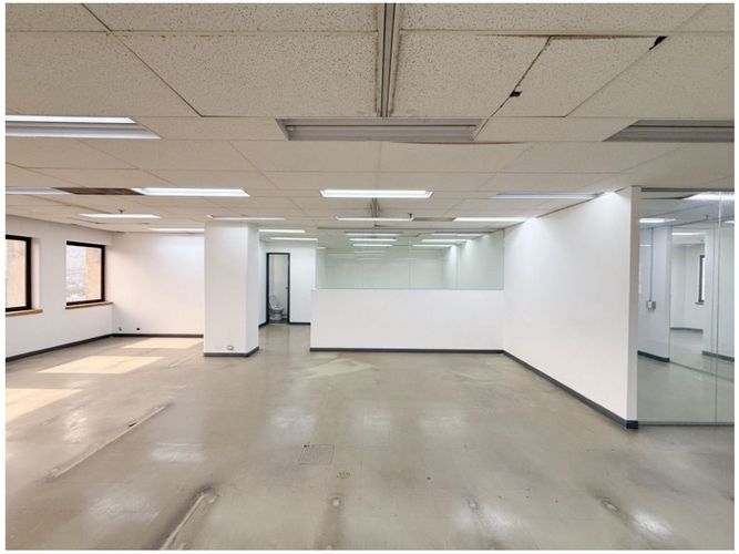 Oficina en venta en La Candelaria, Medellín, 376 m² · foto 8 de 24