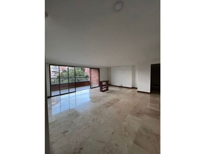 Apartamento de 3 alcobas en venta en El Tesoro, Medellín, 175 m² · foto 8 de 16