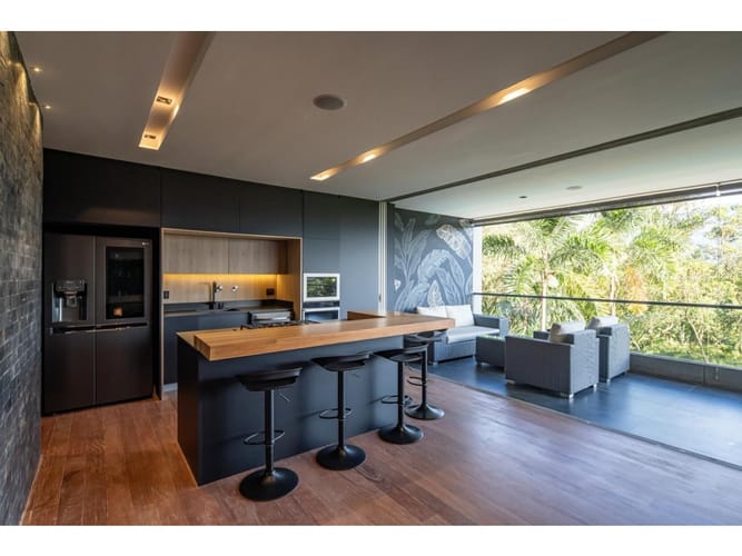Apartamento de 1 alcoba en venta en Urbanización Las Cumbres, Medellín, 170 m² · foto 2 de 17