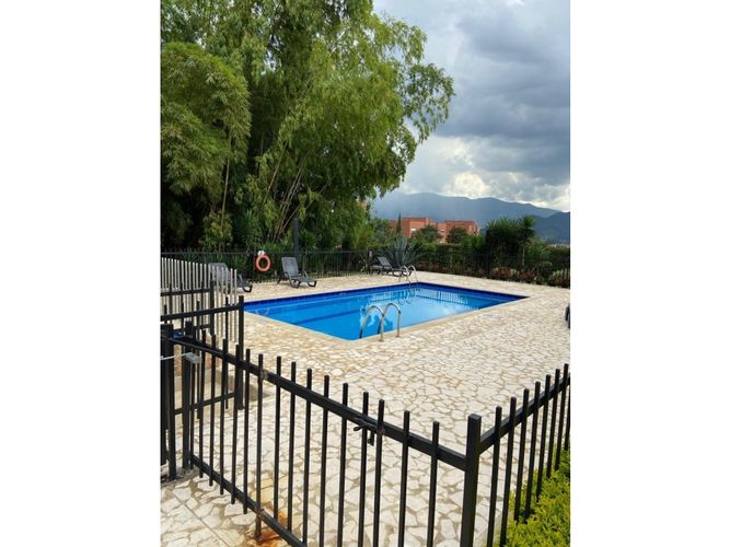 Casa de 3 alcobas en venta en Loma Benedictinos, Envigado, 220 m² · foto 13 de 16