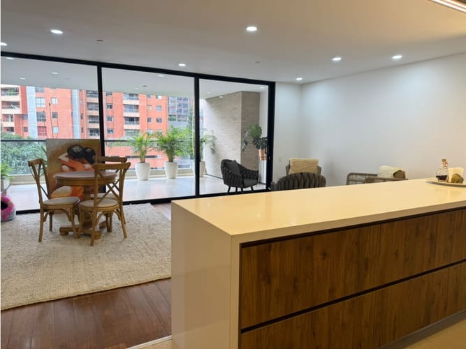 Apartamento de 3 alcobas en venta en Santa Maria De Los Angeles, Medellín, 195 m² · foto 2 de 16