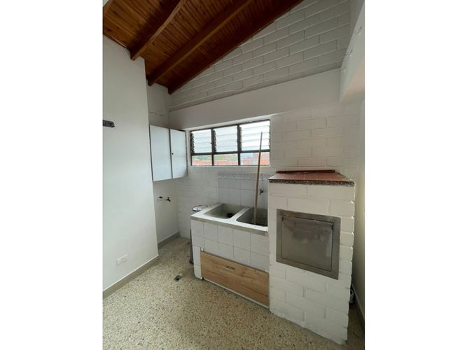Casa de 4 alcobas en venta en Calasanz Parte Alta, Medellín, 215 m² · foto 2 de 22
