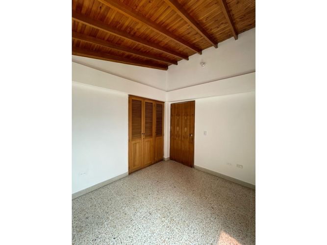 Casa de 4 alcobas en venta en Calasanz Parte Alta, Medellín, 215 m² · foto 4 de 22
