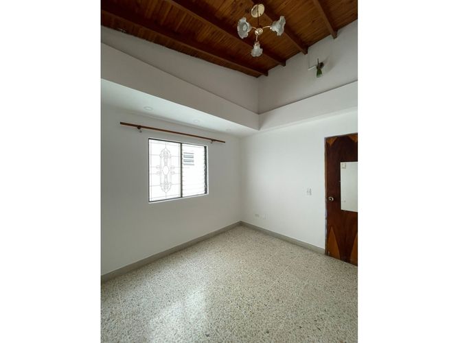 Casa de 4 alcobas en venta en Calasanz Parte Alta, Medellín, 215 m² · foto 7 de 22