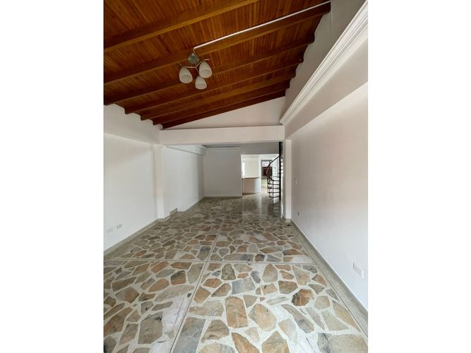 Casa de 4 alcobas en venta en Calasanz Parte Alta, Medellín, 215 m² · foto 8 de 22