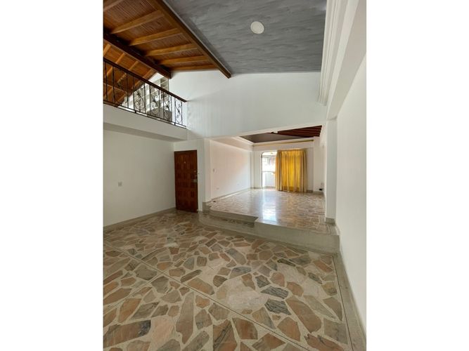 Casa de 4 alcobas en venta en Calasanz Parte Alta, Medellín, 215 m² · foto 11 de 22