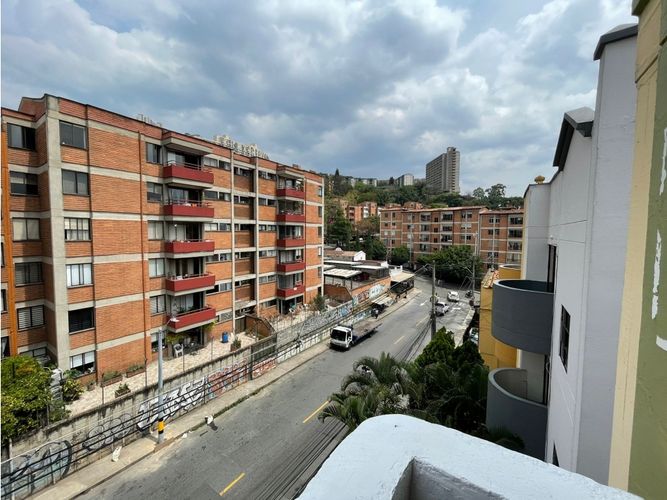 Casa de 4 alcobas en venta en Calasanz Parte Alta, Medellín, 215 m² · foto 13 de 22