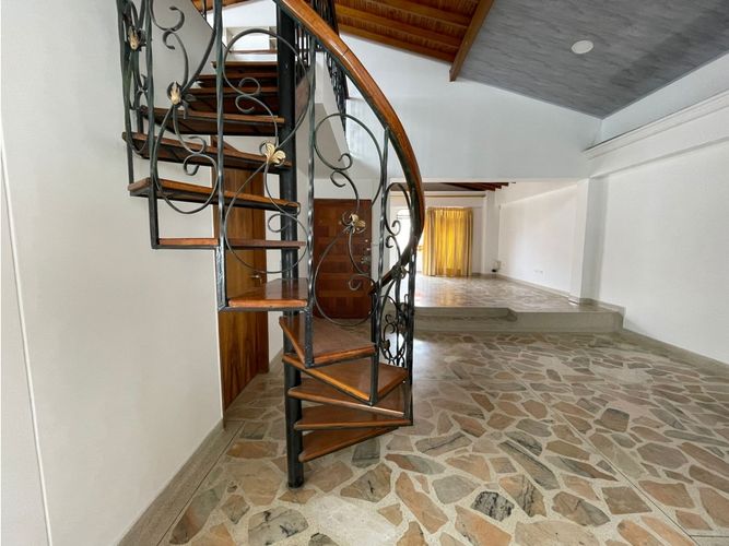 Casa de 4 alcobas en venta en Calasanz Parte Alta, Medellín, 215 m² · foto 14 de 22