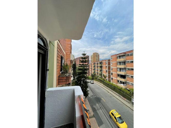 Casa de 4 alcobas en venta en Calasanz Parte Alta, Medellín, 215 m² · foto 15 de 22