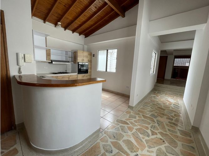 Casa de 4 alcobas en venta en Calasanz Parte Alta, Medellín, 215 m² · foto 16 de 22