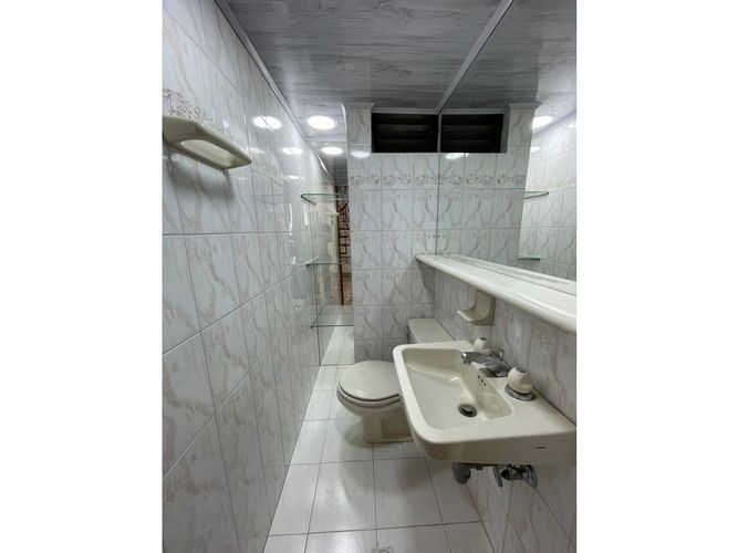 Casa de 4 alcobas en venta en Calasanz Parte Alta, Medellín, 215 m² · foto 19 de 22
