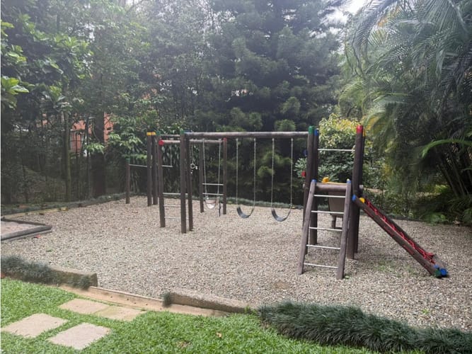 Apartamento de 3 alcobas en venta en Los Balsos, Medellín, 236 m² · foto 18 de 19