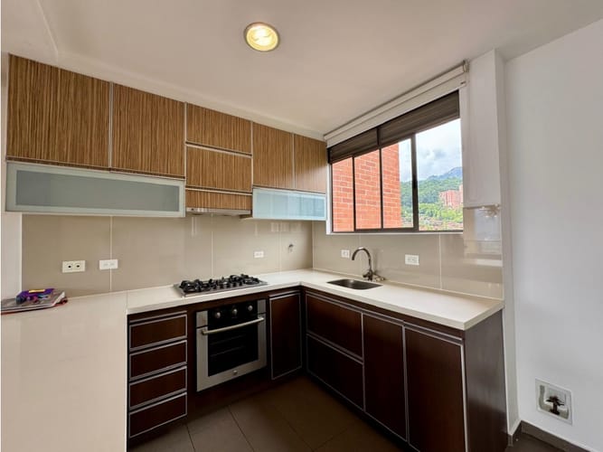 Apartamento en venta en Las Lomas No.1, Medellín · foto 8 de 22