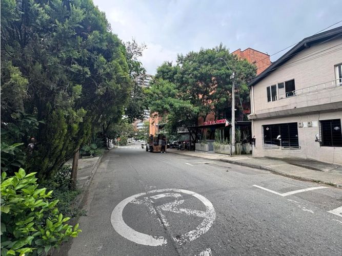 Casa de 8 alcobas en venta en Manila, Medellín, 357 m² · foto 2 de 13