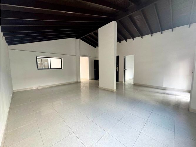 Casa de 8 alcobas en venta en Manila, Medellín, 357 m² · foto 11 de 13