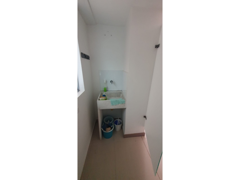 Apartamento en venta en Toledo, La Estrella · foto 9 de 24