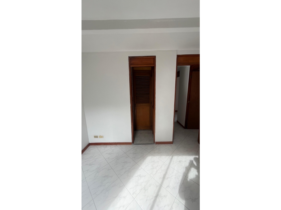 Apartamento en venta en Loma Del Indio, Medellín · foto 4 de 10