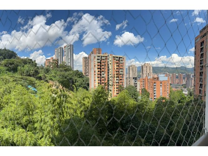 Apartamento en venta en Castropol, Medellín · foto 2 de 4
