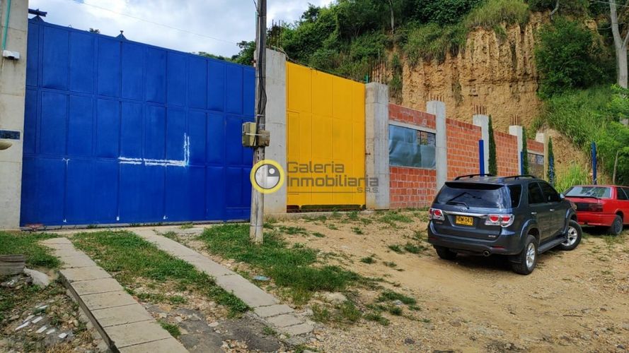 Bodega en arriendo en La Esmeralda, Bucaramanga, 2000 m² · foto 3 de 14