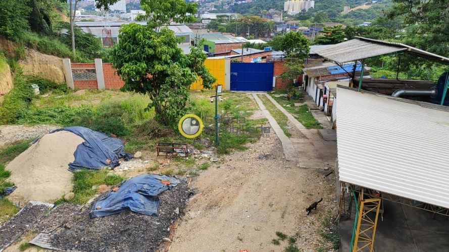 Bodega en arriendo en La Esmeralda, Bucaramanga, 2000 m² · foto 13 de 14