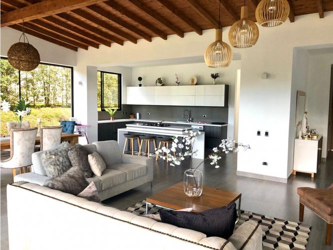 Casa de 3 alcobas en venta en El Porvenir, Rionegro, 285 m² · foto 2 de 15