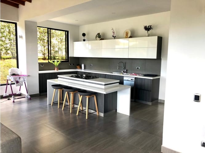 Casa de 3 alcobas en venta en El Porvenir, Rionegro, 285 m² · foto 3 de 15