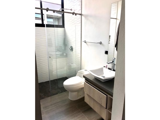 Casa de 3 alcobas en venta en El Porvenir, Rionegro, 285 m² · foto 8 de 15