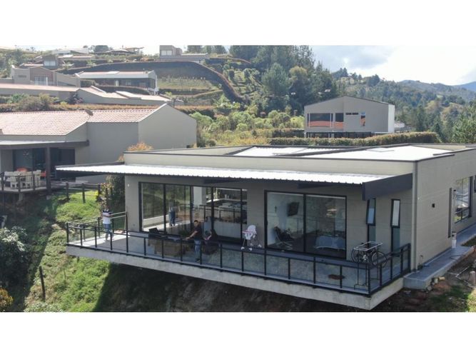 Casa de 3 alcobas en venta en El Porvenir, Rionegro, 285 m² · foto 12 de 15