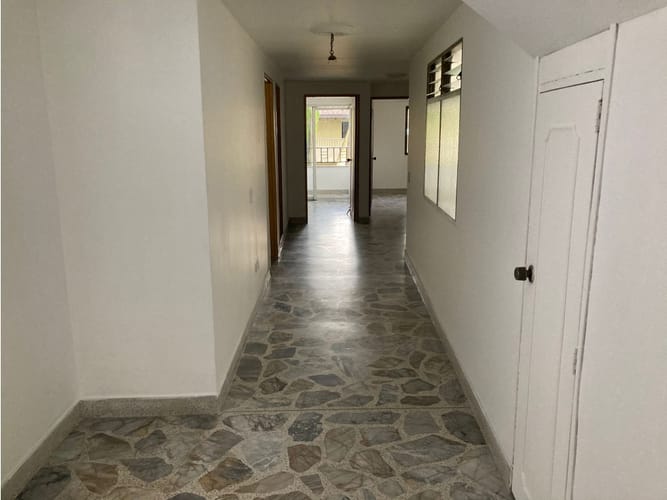 Edificio en venta en Calasanz, Medellín, 1150 m² · foto 13 de 24
