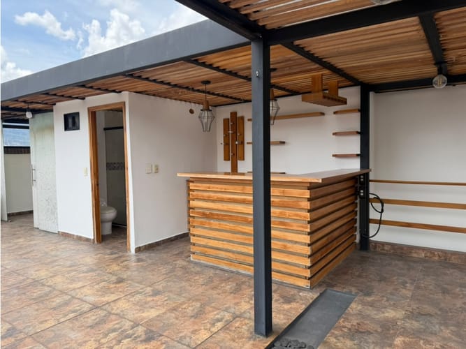 Apartamento de 3 alcobas en venta en La Castellana, Medellín, 198 m² · foto 3 de 19