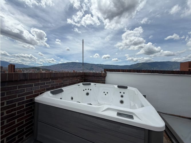 Apartamento de 3 alcobas en venta en La Castellana, Medellín, 198 m² · foto 4 de 19