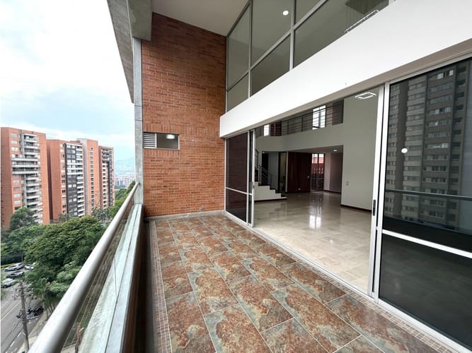 Apartamento de 3 alcobas en venta en Loma Benedictinos, Medellín, 233 m² · foto 3 de 24