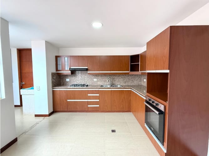 Apartamento de 3 alcobas en venta en Loma Benedictinos, Medellín, 233 m² · foto 6 de 24