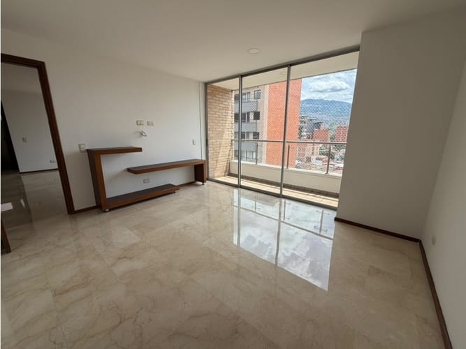 Apartamento de 3 alcobas en venta en La Castellana, Medellín, 198 m² · foto 8 de 19