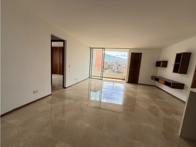 Apartamento de 3 alcobas en venta en La Castellana, Medellín, 198 m² · foto 9 de 19